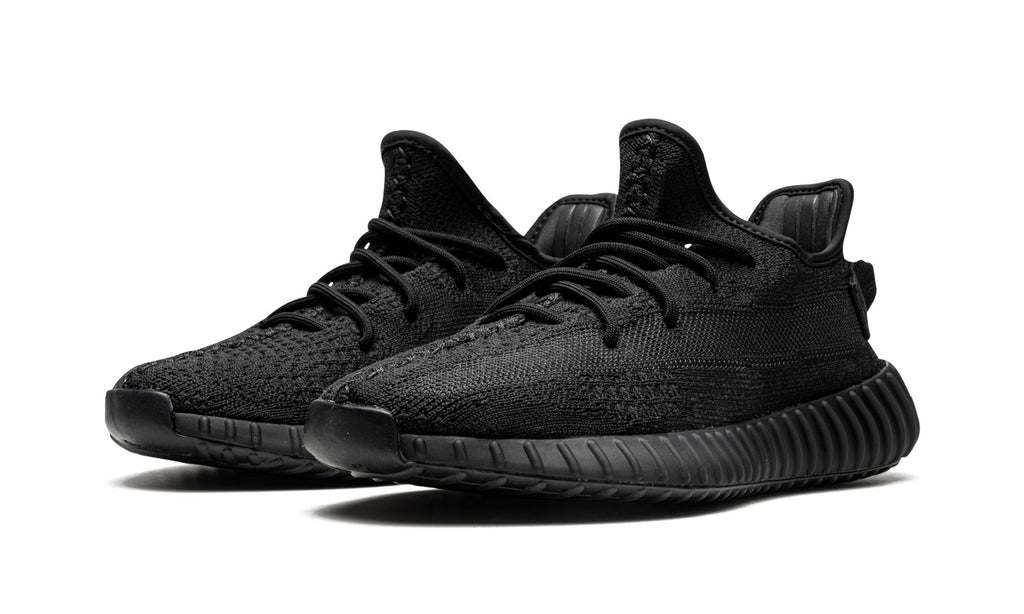 Yeezy 350 V2 Sneakers – Black